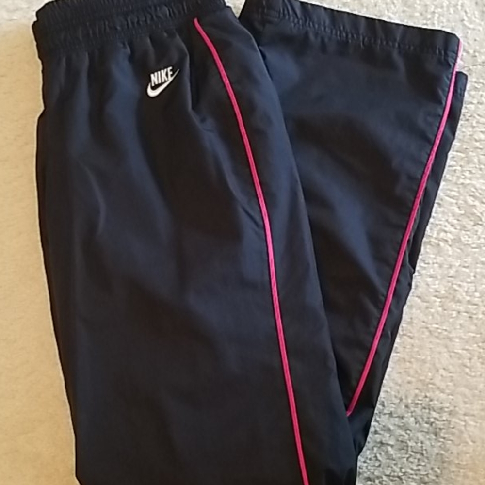 Women's Nike 2 piece athletic suit - Picture 4 of 4